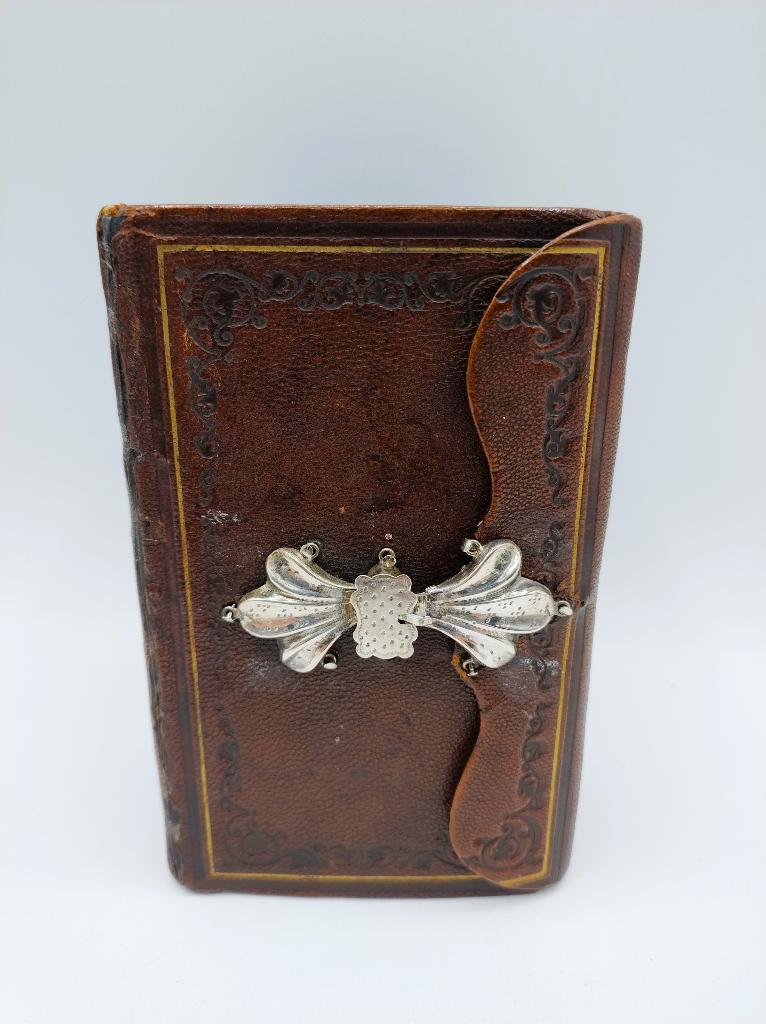 Bijbel met zilveren knipslot, 1875, Antiek en Kunst, Antiek | Boeken en Bijbels, Verzenden, Bijbel