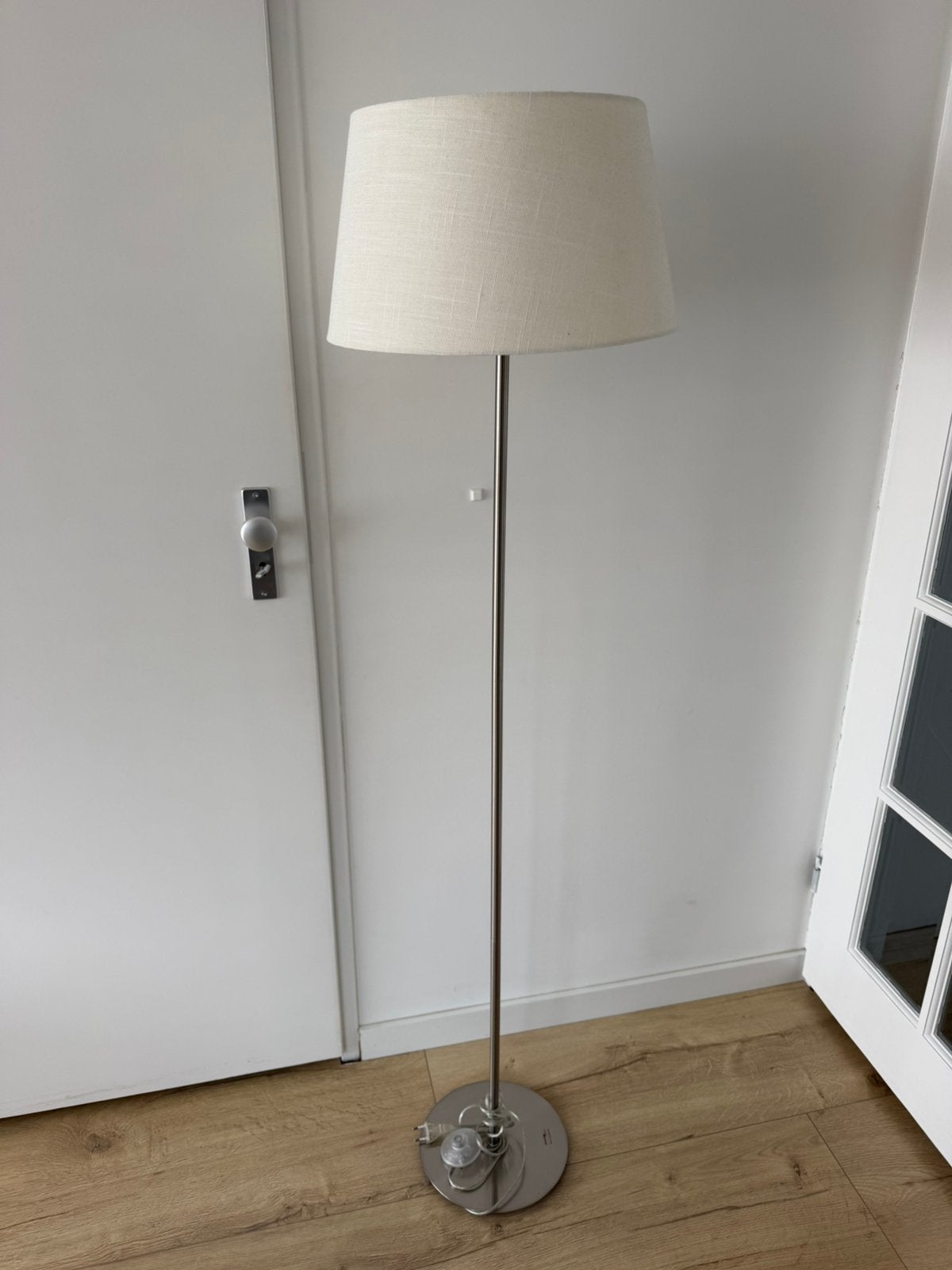 Staande lamp met witte kap, Gebruikt, Modern, 150 tot 200 cm, Overige materialen