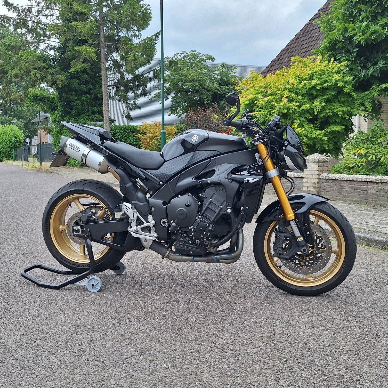 Yamaha R1 - rn22 - 2010 - Naked, Particulier, Naked bike
