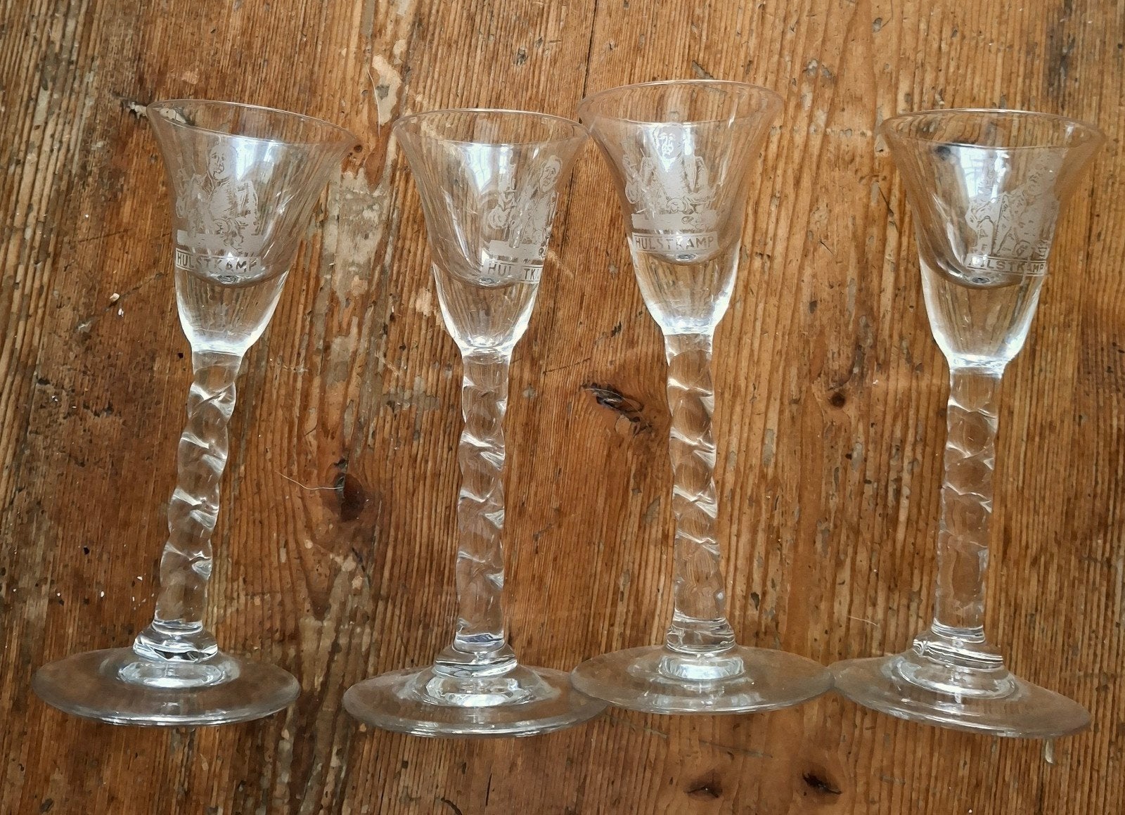 vier identieke Hulstkamp jenever glaasjes (51), Verzamelen, Ophalen of Verzenden, Zo goed als nieuw, Borrel- of Shotglas