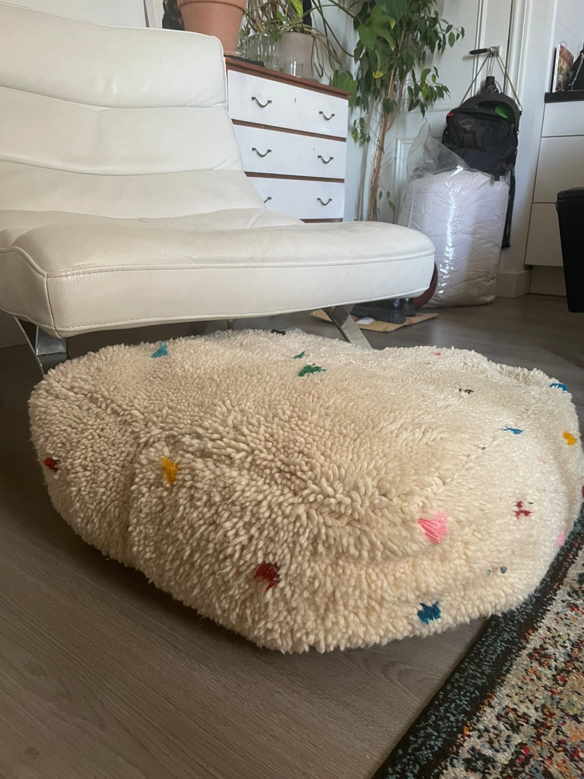 handgeweven poef van berberkleed, Huis en Inrichting, Ophalen, Zo goed als nieuw, Rond, Minder dan 50 cm