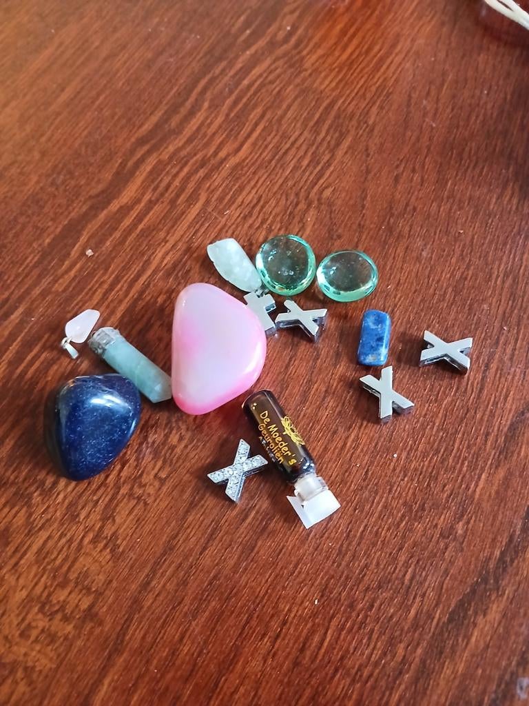 Bedels, Sieraden, Tassen en Uiterlijk, Bedels, Overige materialen, Zo goed als nieuw, 4 bedels of meer, Ophalen