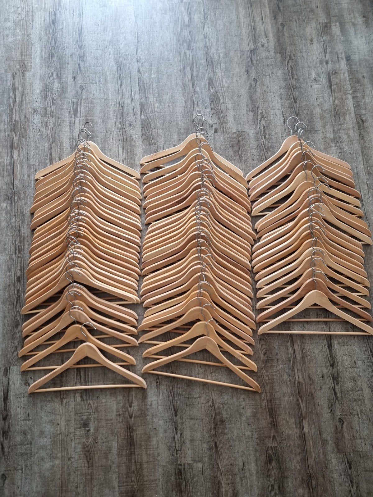 80 st. houten kledinghangers (OPHALEN BARENDRECHT), Ophalen, Zo goed als nieuw, Hout, Volwassenen