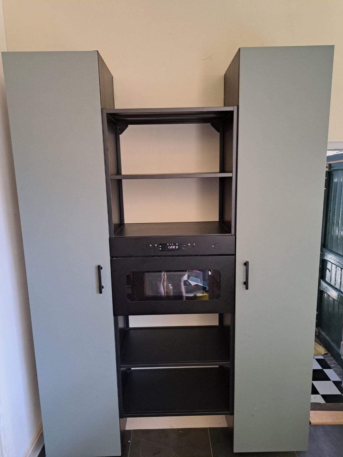 IKEA hangkast met inbouw magnetron, Witgoed en Apparatuur, Magnetrons, Zo goed als nieuw, Ophalen