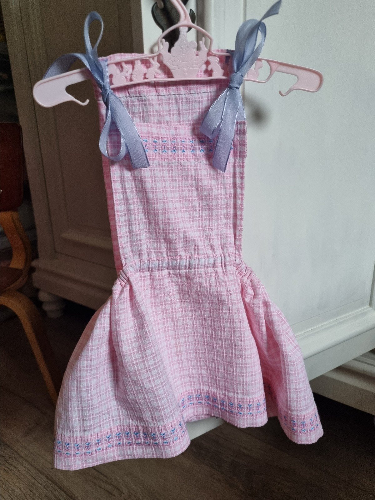 Mooi vintage geborduurd baby luierjurkje, Antiek en Kunst, Ophalen of Verzenden