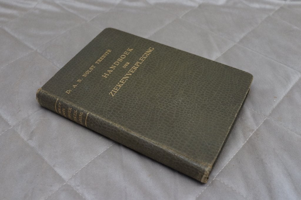 Antiek Medisch Boek Handboek der Ziekenverpleging 1903, Ophalen of Verzenden