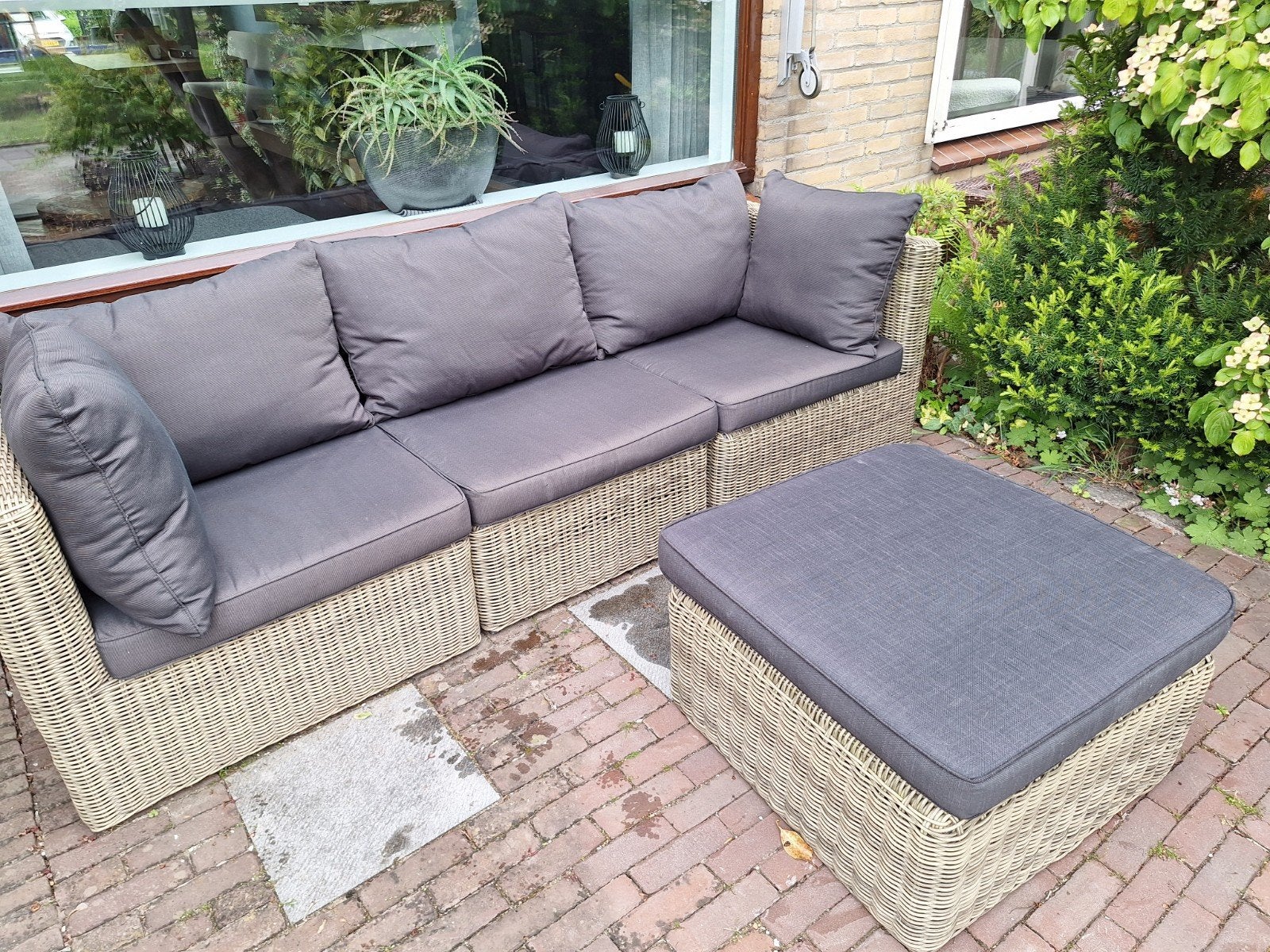 Mooie tuinbank met poef, Tuin en Terras, Tuinsets en Loungesets, Zo goed als nieuw, Tuinset, Rotan, 4 zitplaatsen, Bank, Hocker