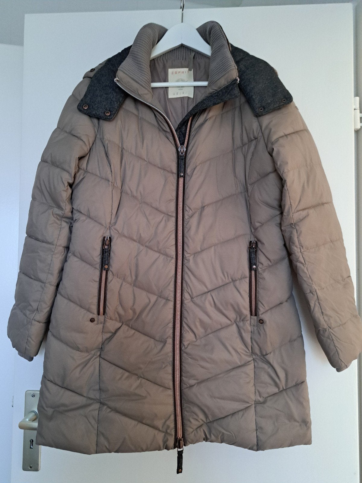 Te koop winterjas Esprit, Kleding | Dames, Jassen | Winter, Ophalen of Verzenden, Zo goed als nieuw, Maat 38/40 (M), Grijs
