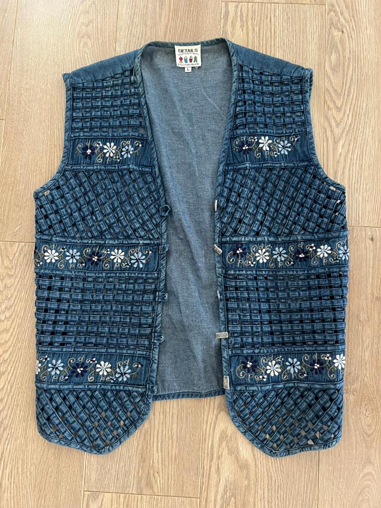 Vintage denim gilet bloemen, Ophalen of Verzenden, Zo goed als nieuw, Maat 42/44 (L), Blauw