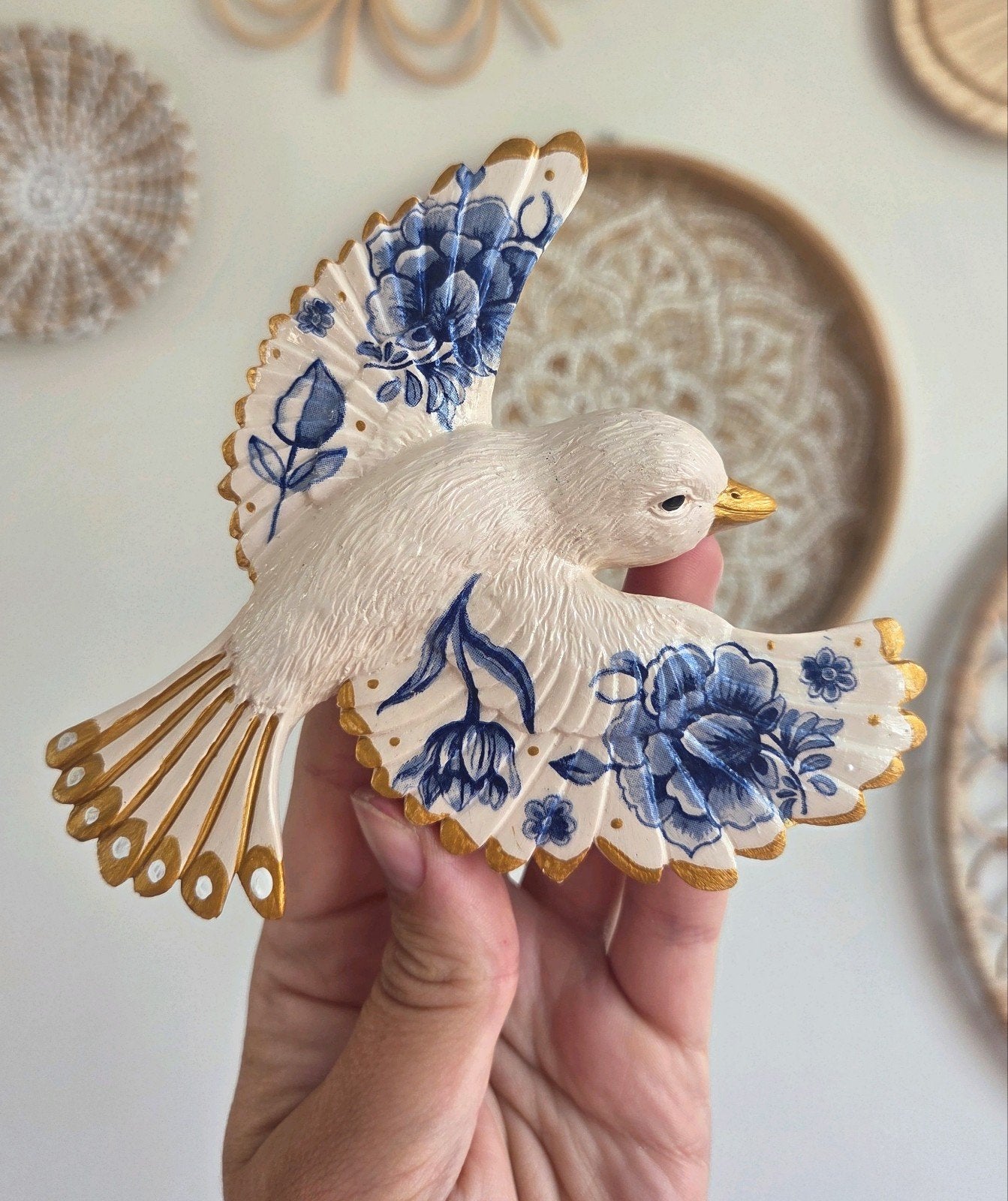 Zwaluw wanddecoratie vogel Delftsblauw beige goud 12x12cm, Beige, Ophalen of Verzenden, Met ophangsysteem, Nieuw