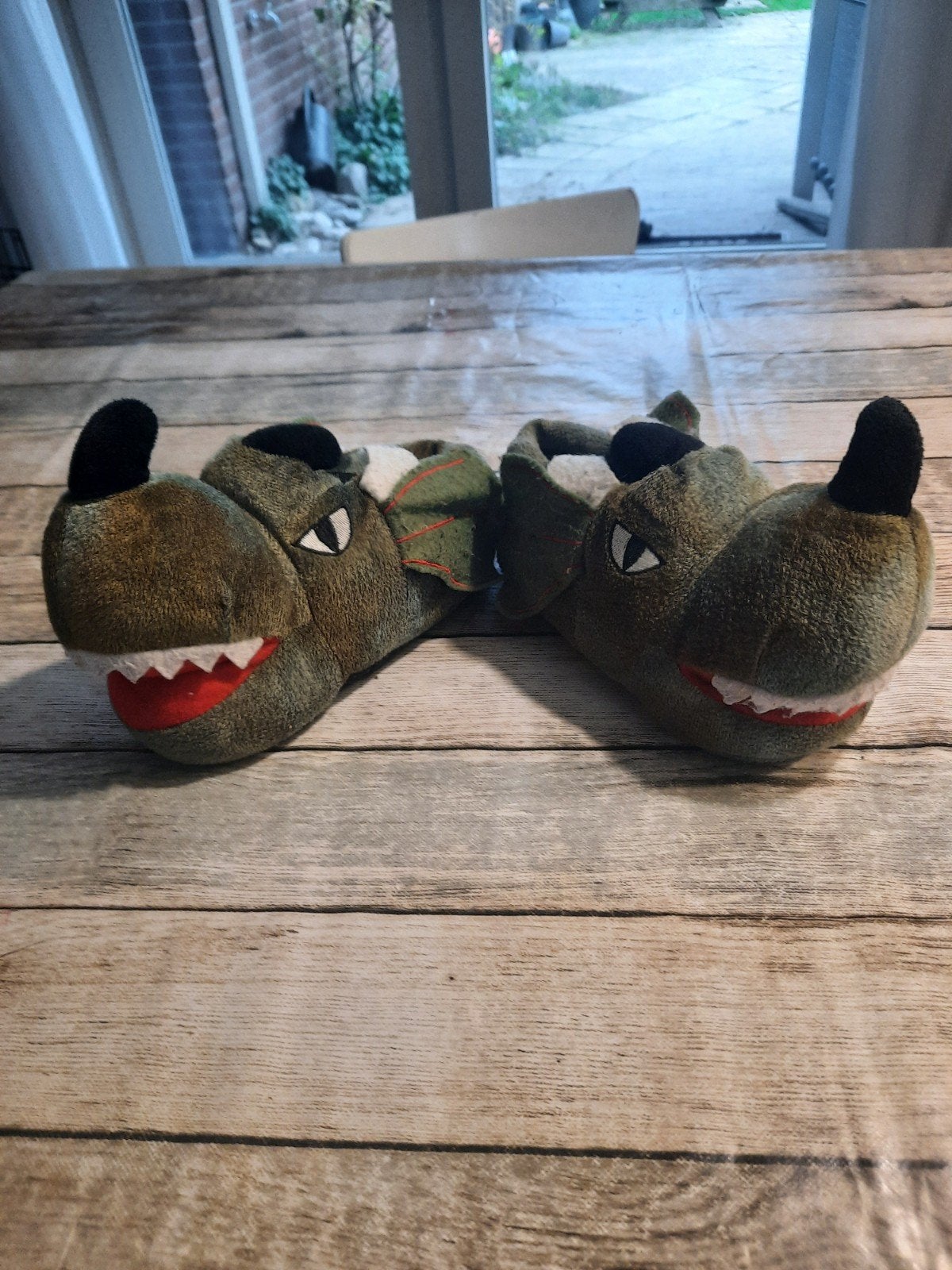Te koop draken sloffen. Maat 30, Jongen of Meisje, Overige typen, Ophalen of Verzenden, Zo goed als nieuw