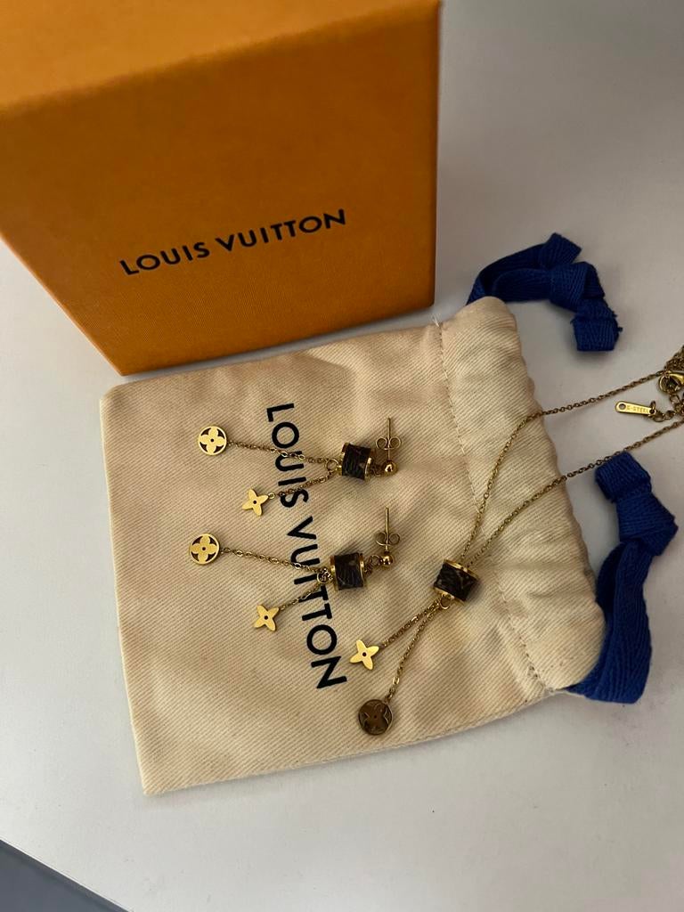 Louis Vuitton Oorbellen en Ketting Set, Sieraden, Tassen en Uiterlijk, Kettingen, Ophalen of Verzenden, Zo goed als nieuw, Goud