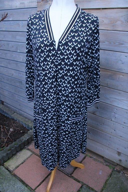 Jurk zwart/ offwhite/ grijs Yoek mt 42/44 Vaste prijs, Kleding | Dames, Yoek, Zwart, Maat 42/44 (L), Ophalen of Verzenden
