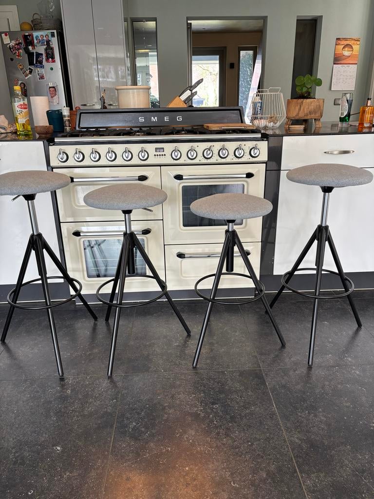 4x La Palma Wil hoge kruk Italiaans design, Huis en Inrichting, Barkrukken, Ophalen, Gebruikt, In hoogte verstelbaar, 90 cm of meer