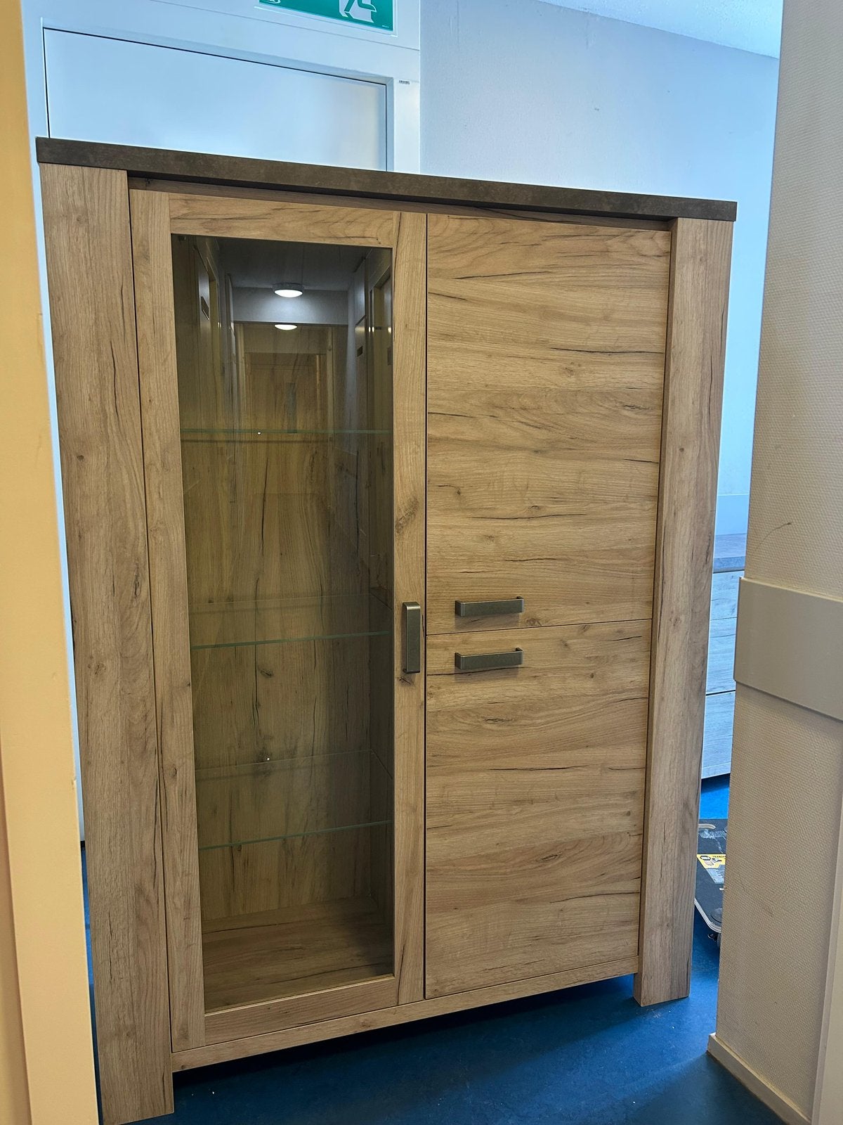 Satriani Vitrinekast, Huis en Inrichting, Ophalen, 100 tot 150 cm, Zo goed als nieuw, 150 tot 200 cm
