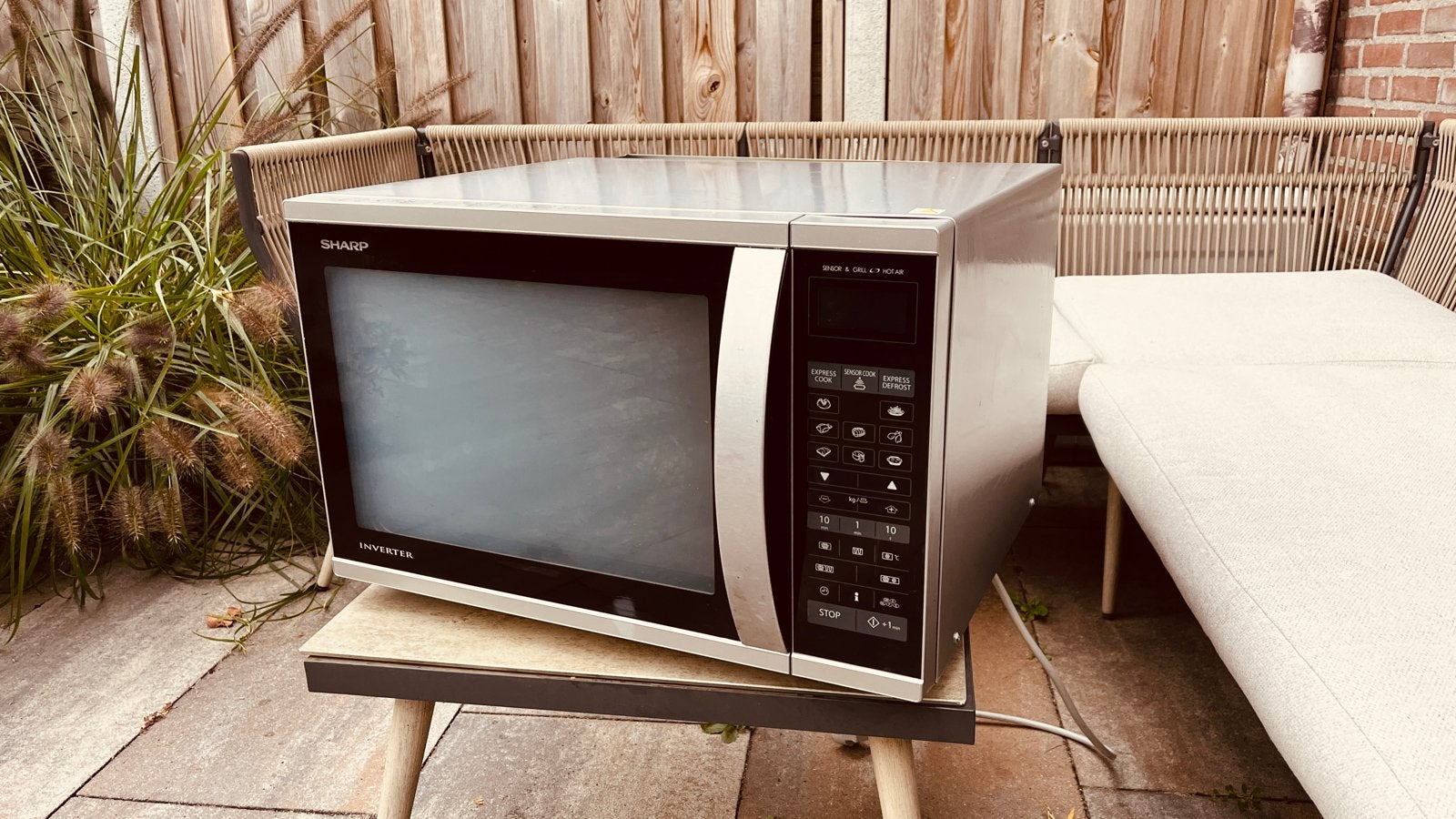 Sharp R-971(IN)W Combimagnetron - Zilver, Combimagnetron, Gebruikt, 60 cm of meer, Grill