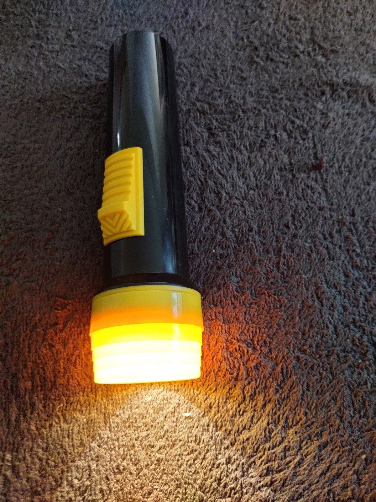 Handige zaklamp met geel accent en aan/uit-schuifknop, Caravans en Kamperen, Ophalen of Verzenden