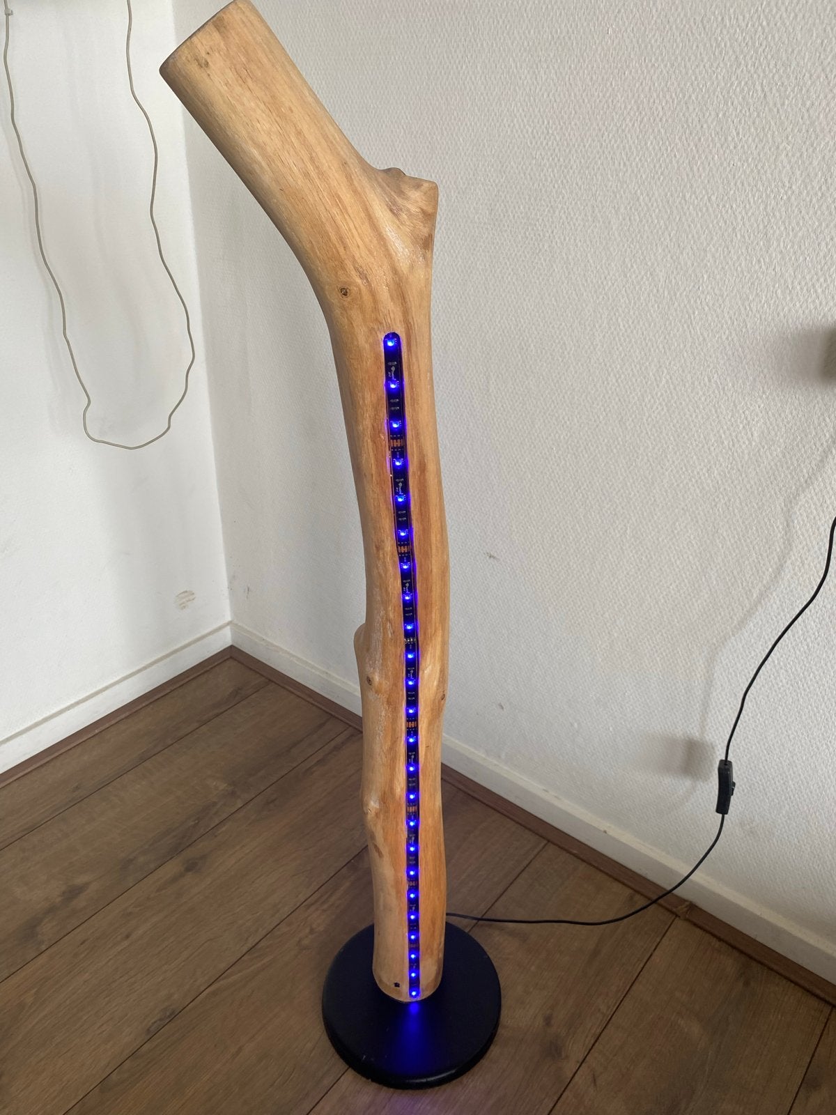 Unieke houten vloerlamp met LED-verlichting, Ophalen of Verzenden, Zo goed als nieuw, Hout, 100 tot 150 cm