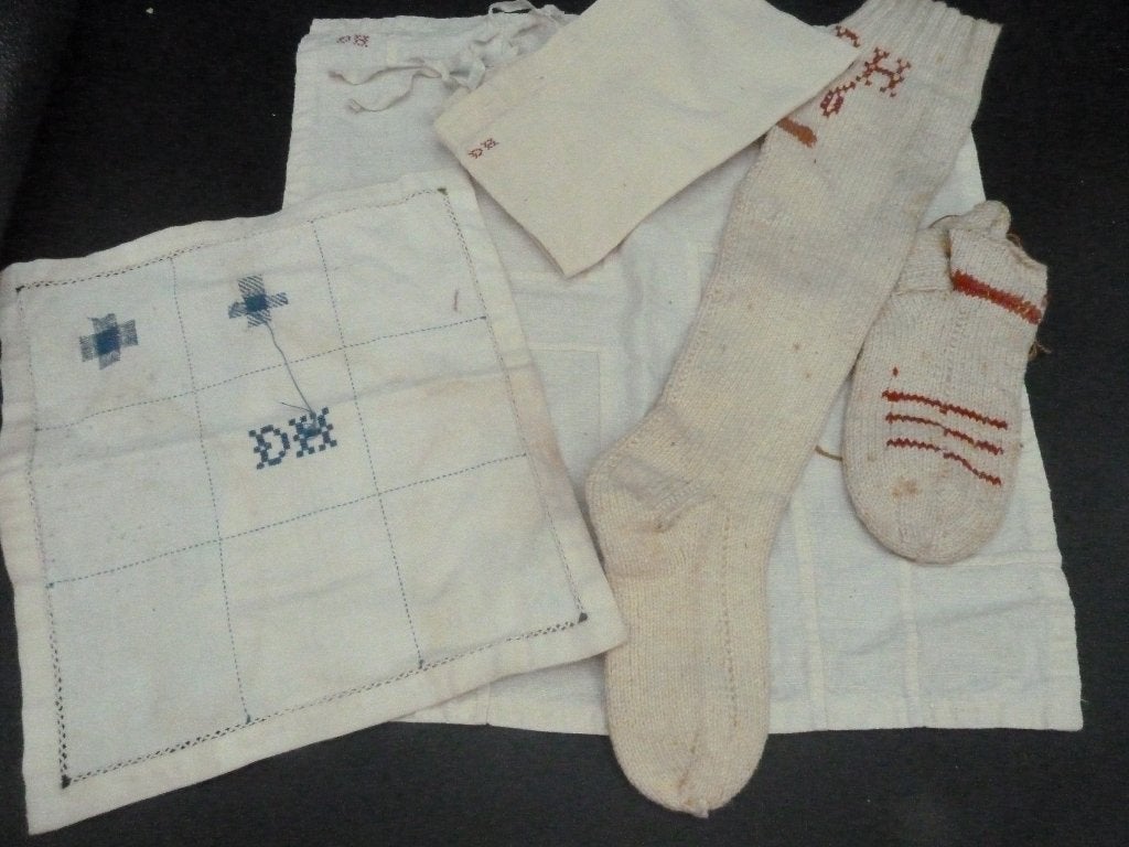 5 antieke school handwerkjes met initialen uit 1917, Ophalen of Verzenden