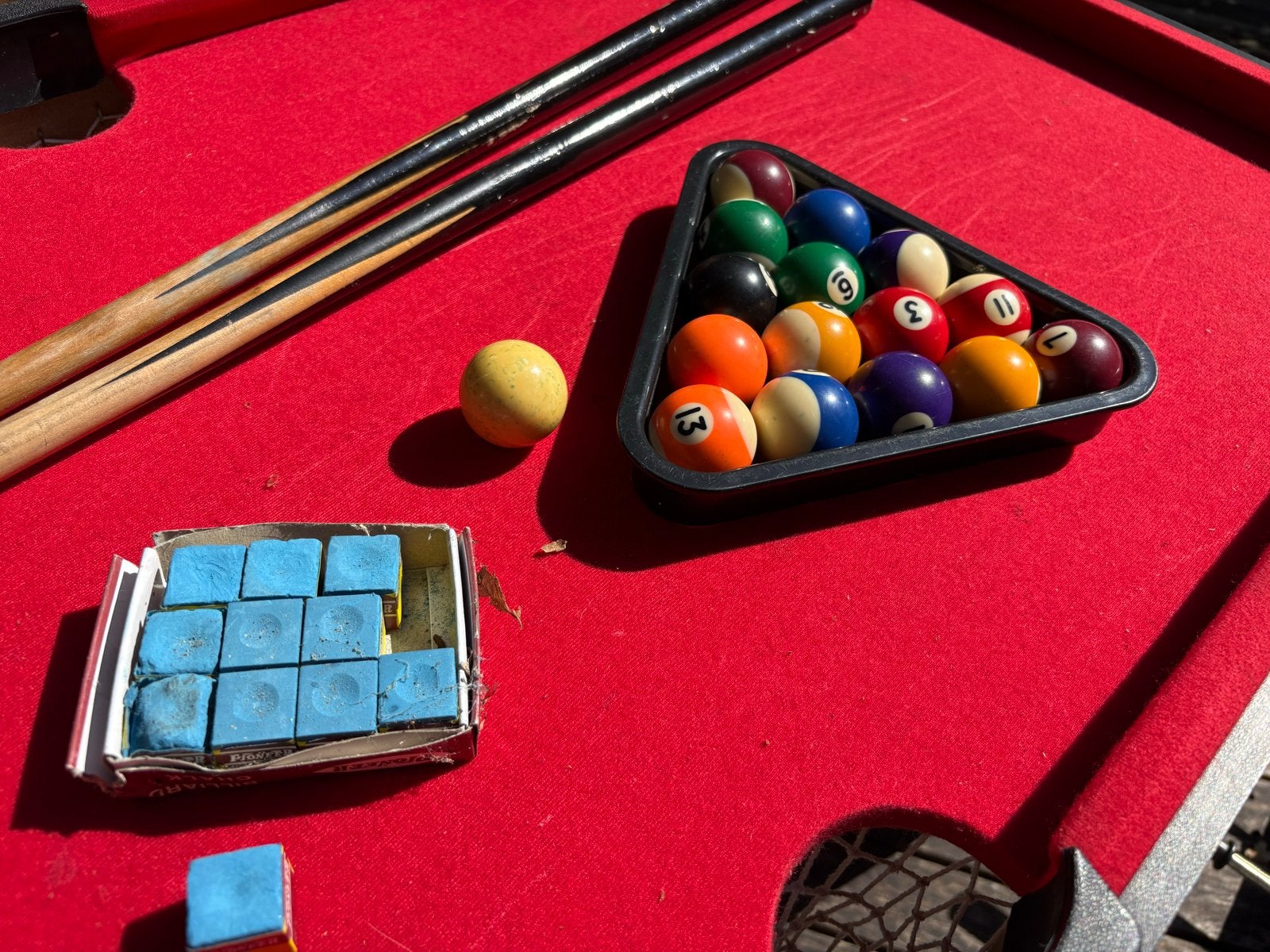 Pooltafel en voetbaltafel met toebehoren, Sport en Fitness, Biljarten en Poolen, Gebruikt, Pooltafel, Ophalen