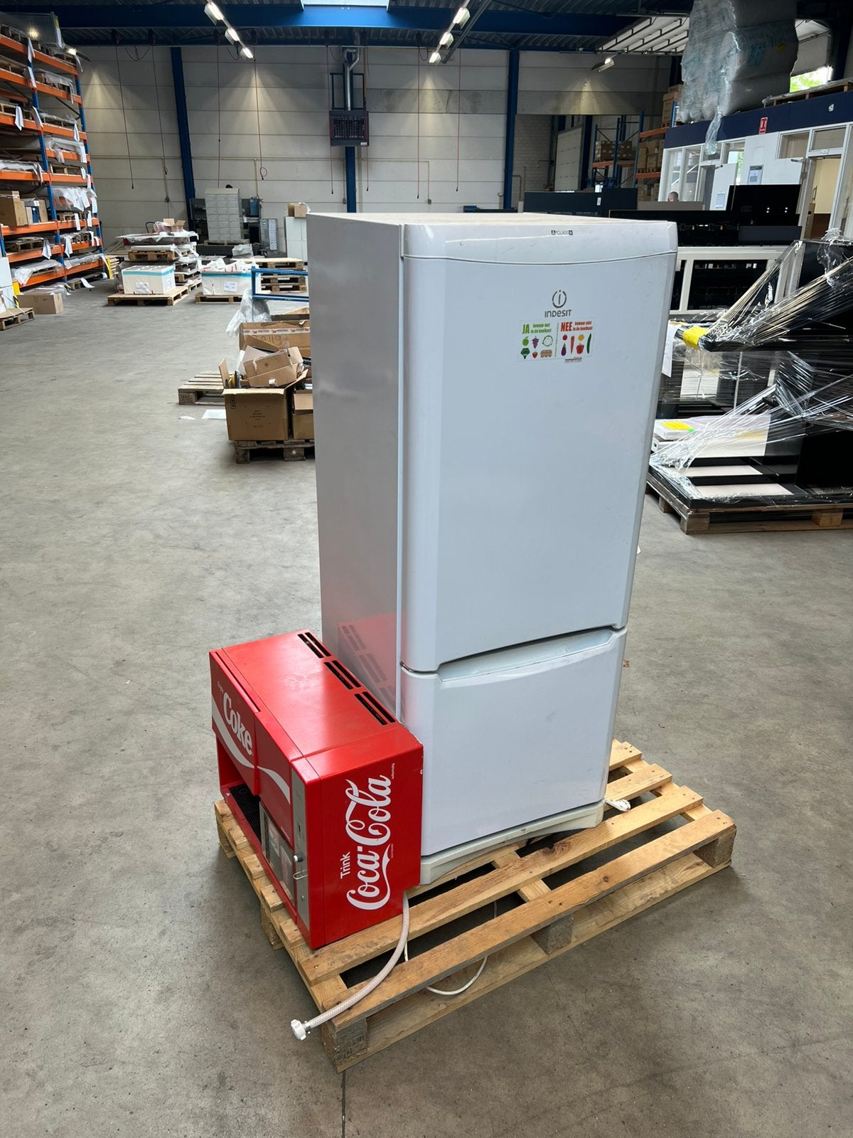 Koelkast met vriezer en Coca-Cola minikoelkast, Witgoed en Apparatuur, Koelkasten en IJskasten, Ophalen, Gebruikt, 200 liter of meer