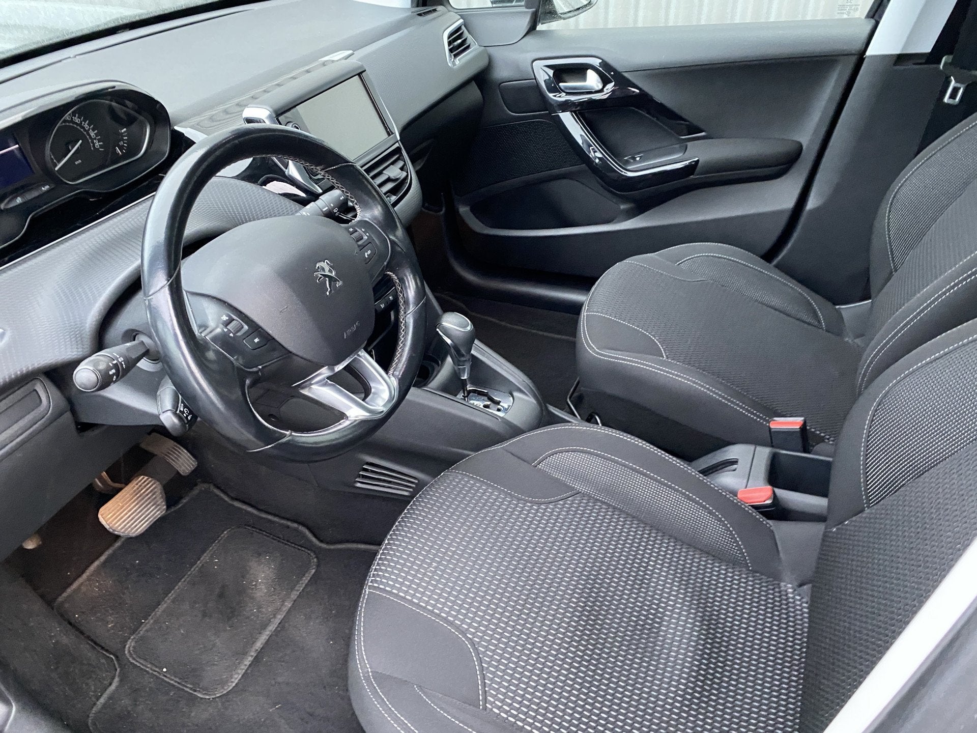 Peugeot 208 1.2 PureTech GT-line AUTOMAAT, 133Dkm, Apple Car, Auto's, Stof, Gebruikt, Euro 6, 1199 cc