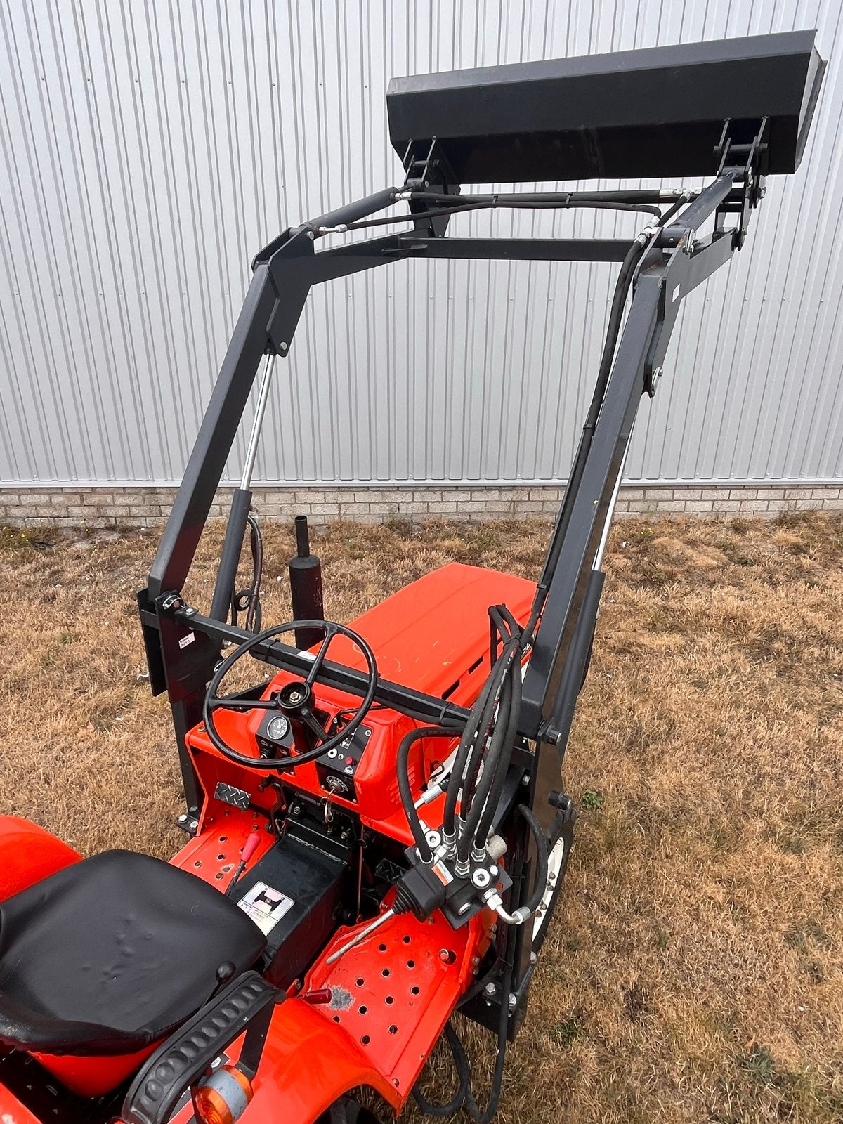 Compacte Kubota B1600 Tractor met Voorlader en weidesleep, Zakelijke goederen, Gebruikt, Meer dan 10000, Tot 80 Pk, Ophalen