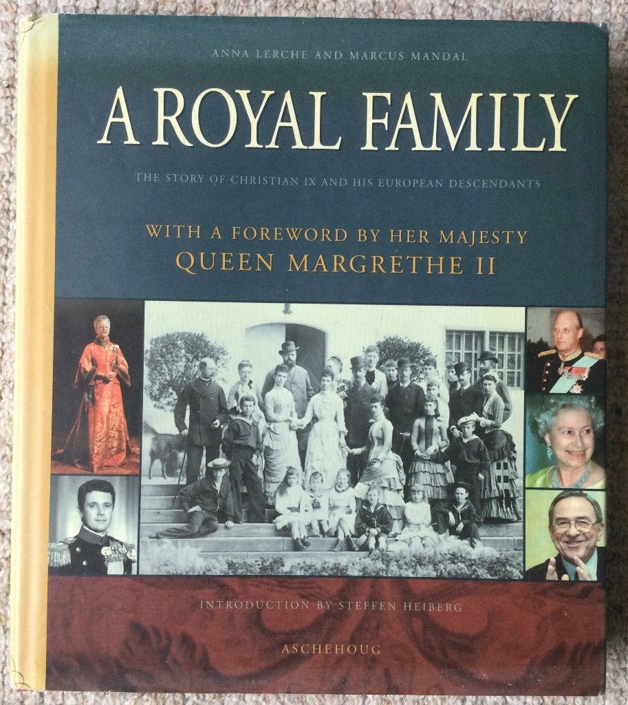 Boek: A royal family Denmark / Denemarken 2003, Ophalen of Verzenden, Gebruikt, Buitenland, Tijdschrift of Boek