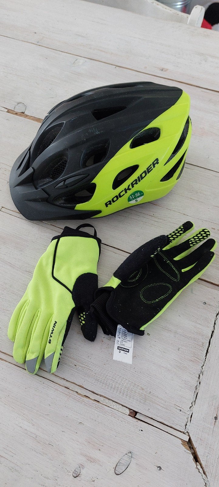 helm + handschoenen btwin samen €15, Ophalen of Verzenden