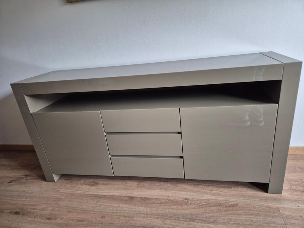 Zware kwaliteit bruin hoogglans dressoir van Goossens, Met deur(en), 150 tot 200 cm, Ophalen of Verzenden, Zo goed als nieuw