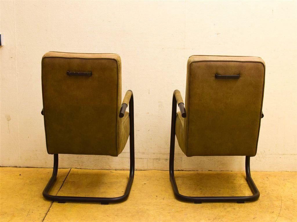 2 stuks Stoelen met armleuning 51327, Huis en Inrichting, Stoelen, Ophalen of Verzenden, Gebruikt, Metaal, Vijf, Zes of meer stoelen