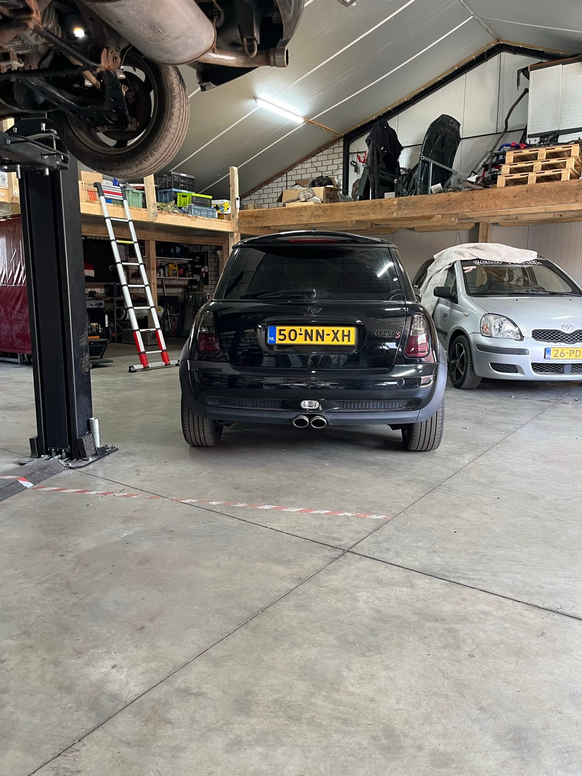 Mini 1.6 16V Cooper S 2004 Zwart, Auto's, Voorwielaandrijving, 4 cilinders, 4 stoelen, Origineel Nederlands