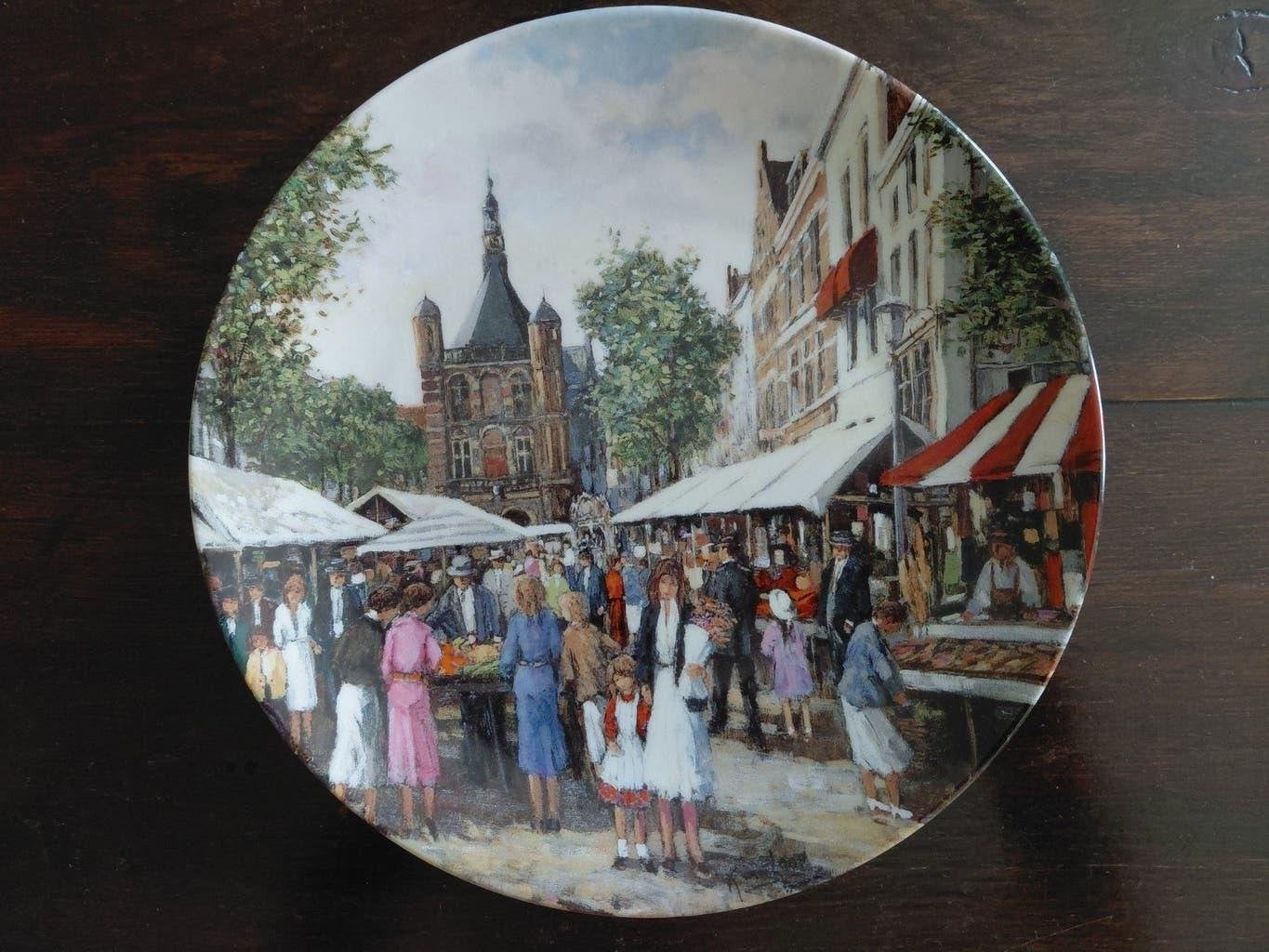 Koninklijke Mosa Deventer Brink porselein sierbord + cert, Ophalen of Verzenden