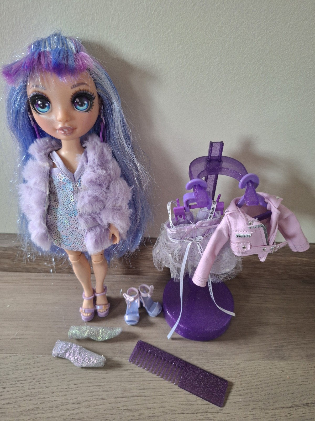 Rainbow High Fashion Doll - Violet Willow, Ophalen of Verzenden, Zo goed als nieuw, Overige typen