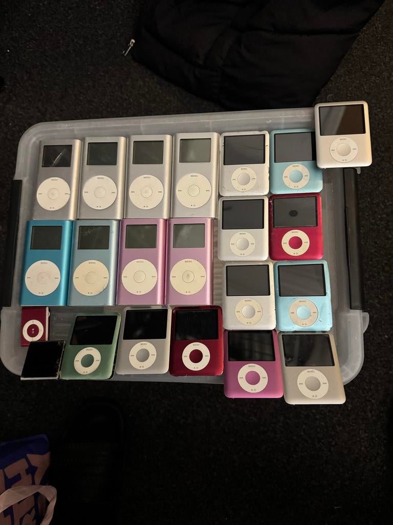 Grote partij van 49 diverse Apple iPods ‘samen weg’., Audio, Tv en Foto, Mp3-spelers | Apple iPod, Overige types, Gebruikt, Overige kleuren
