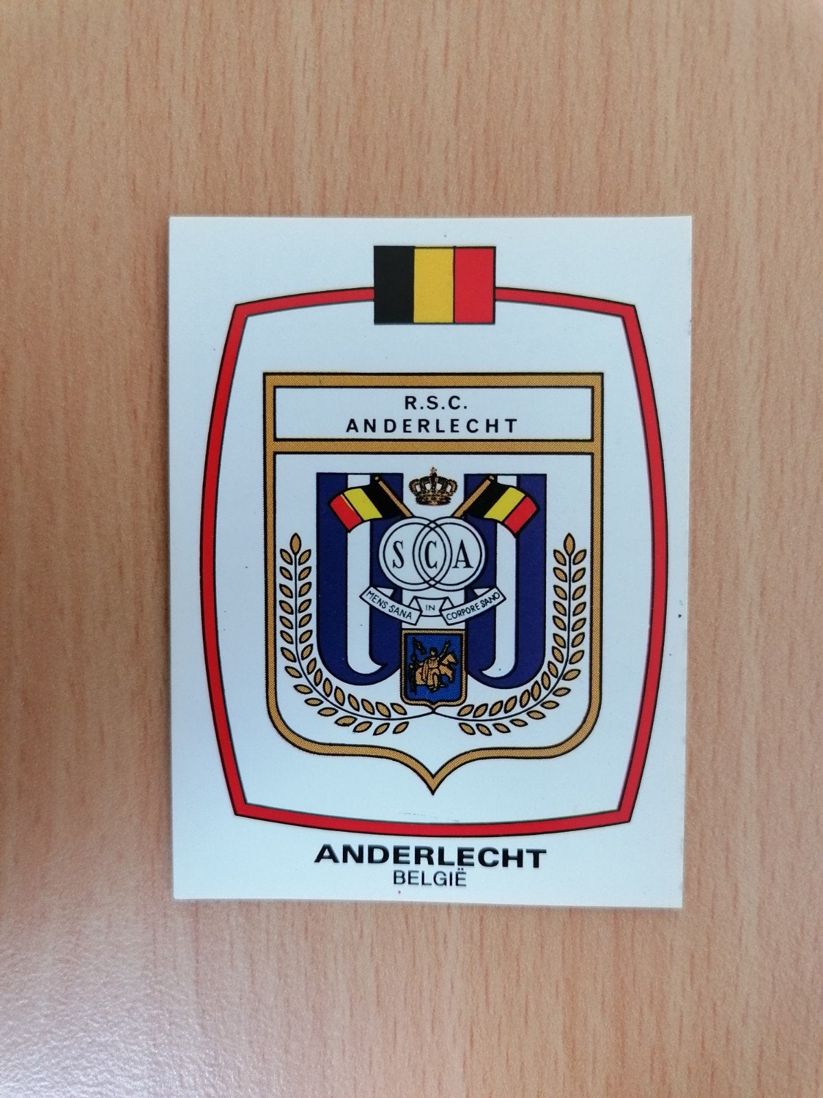 Panini Voetbal 88 #393 Anderlecht embleem., Verzamelen, Ophalen of Verzenden, Zo goed als nieuw, Ajax, Poster, Plaatje of Sticker