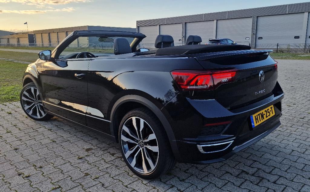 Zeer complete T-Roc Cabrio R-Line Black Style 1.5TSI DSG, 1440 kg, Zwart, 4 cilinders, 4 stoelen
