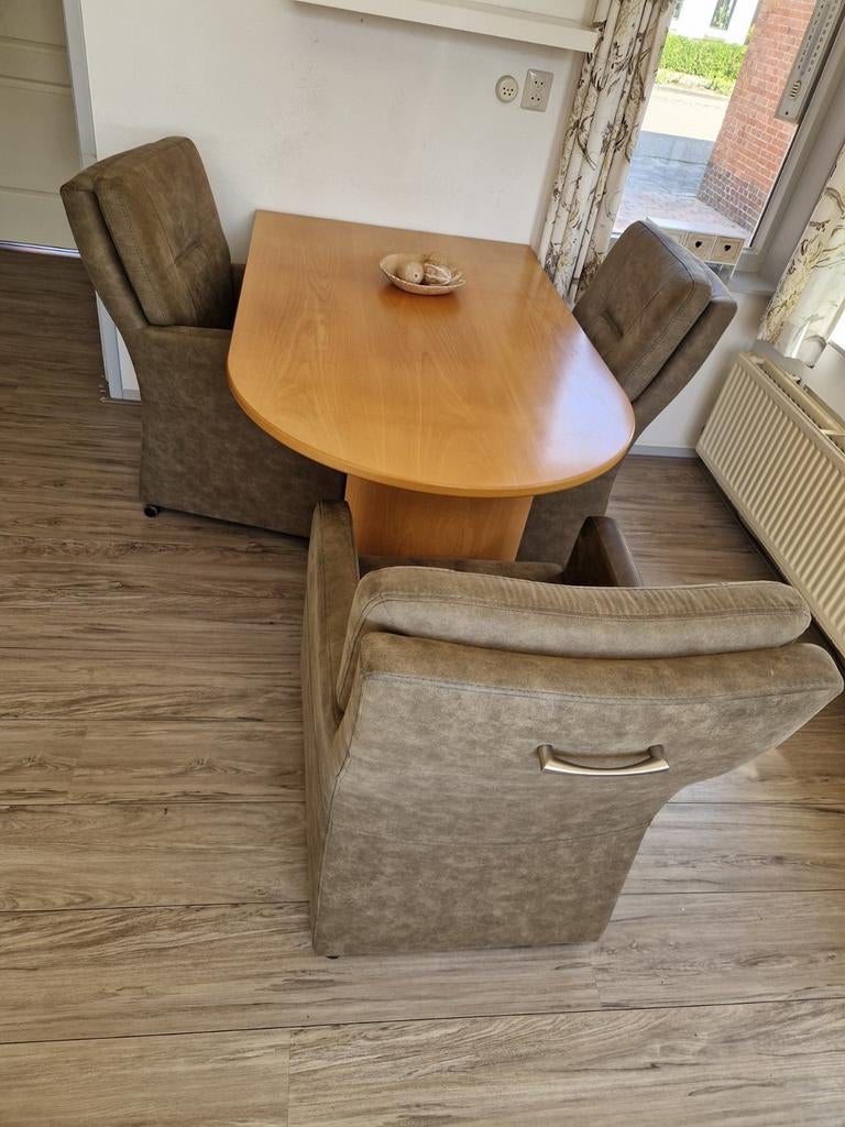 Eettafel met 3 stoelen - Hout en stof, Huis en Inrichting, Modern, Comfortabel, Gebruikt, Overige materialen, 100 tot 150 cm