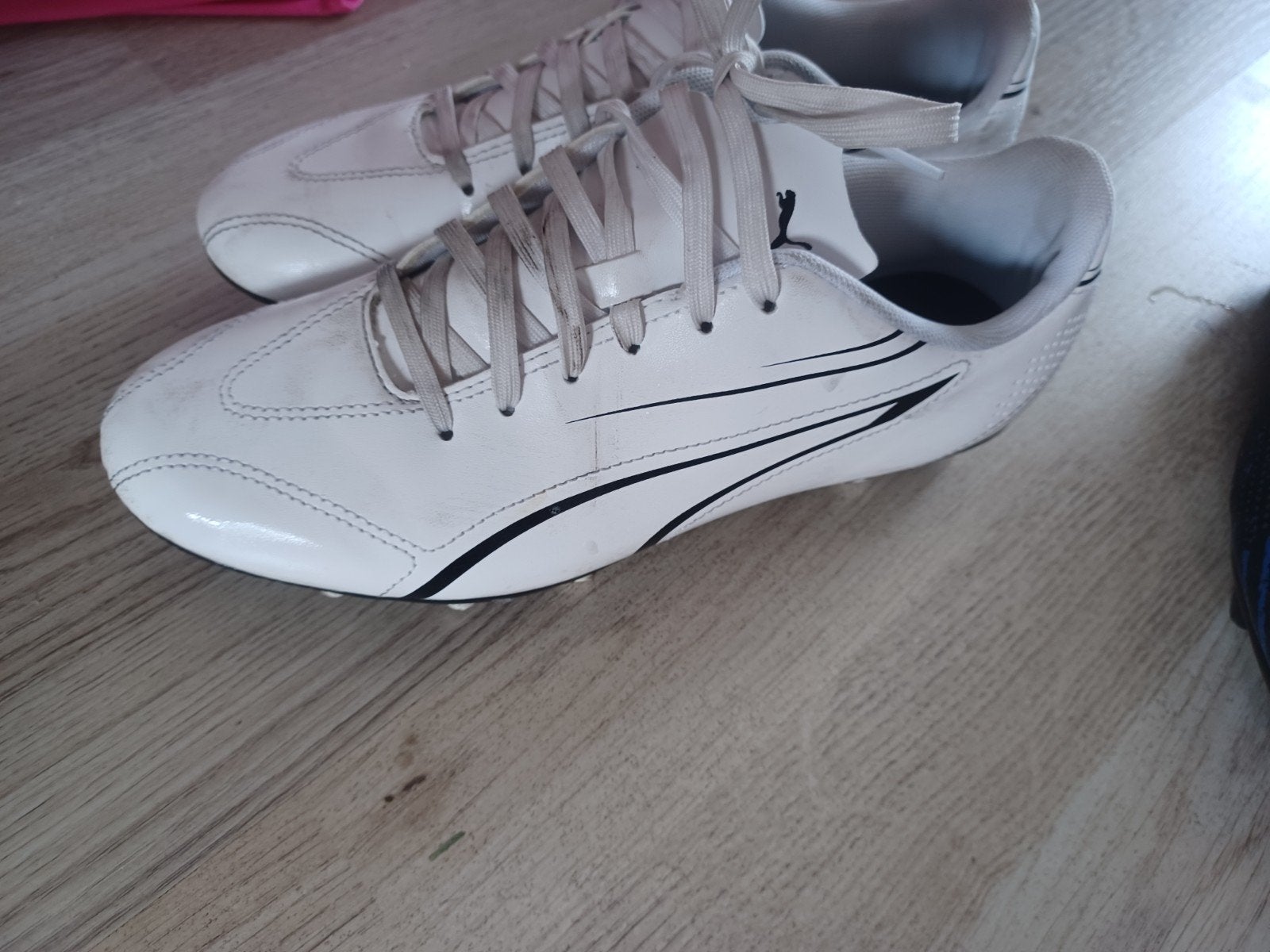 Voetbal schoenen, Sport en Fitness, Voetbal, Maat XS of kleiner, Ophalen of Verzenden, Schoenen