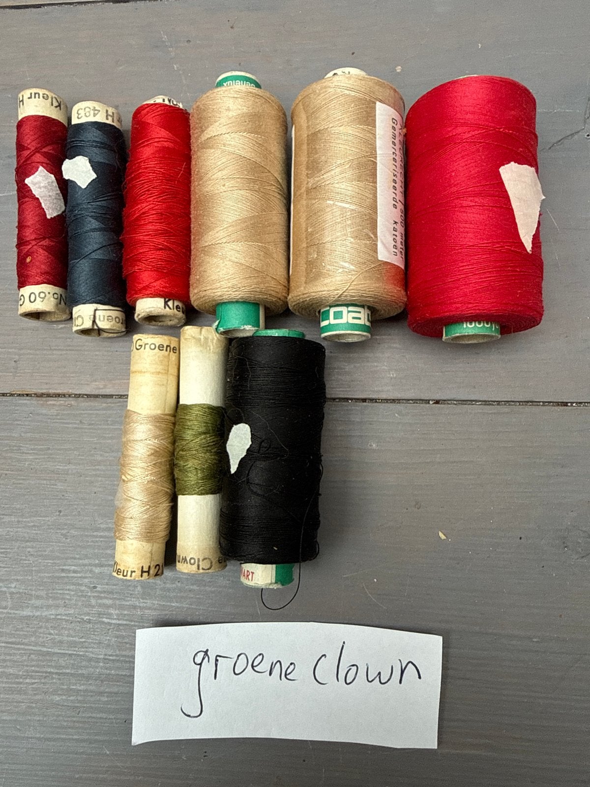 Groene clown naaigaren draad naaien garen klosje, Ophalen of Verzenden, Gebruikt, Garen of Naald(en)