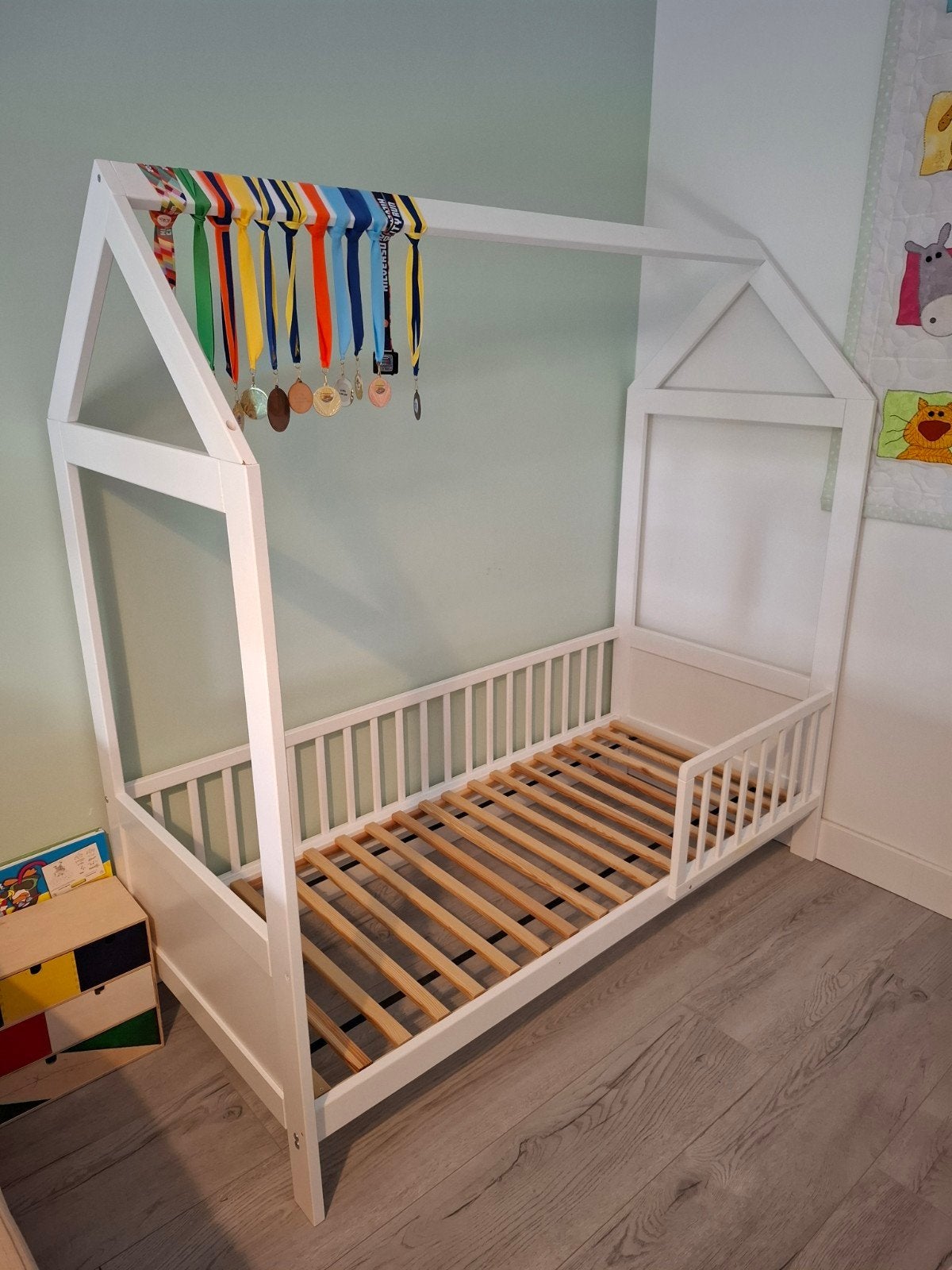 Kinderbed huisje 160 x 70 cm Wit, Ophalen, 160 tot 180 cm, 70 tot 85 cm, Lattenbodem