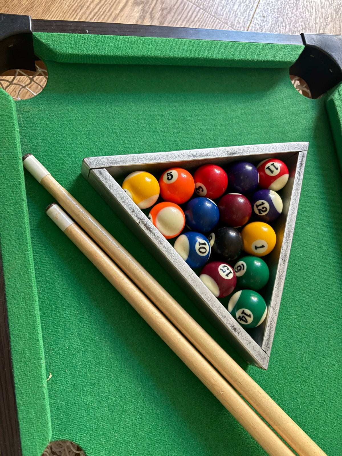 Mini pooltafel met keuen en ballen, Ophalen, Gebruikt, Pooltafel