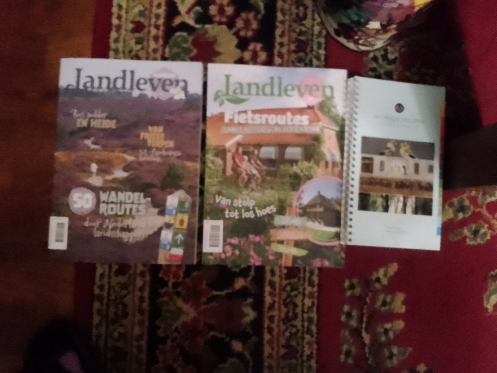 3 X BOEK TIJDSCHRIFT HOGE VELUWE LANDLEVEN FIETS +WANDELROU, Ophalen of Verzenden, Zo goed als nieuw
