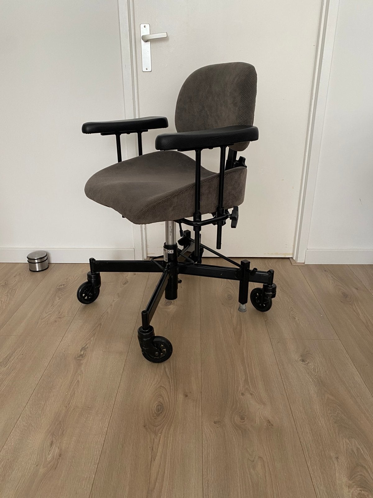 Mercado Medic REAL 9000 Trippelstoel bezorging mogelijk, Diversen, Ophalen of Verzenden, Zo goed als nieuw, Elektrische rolstoel