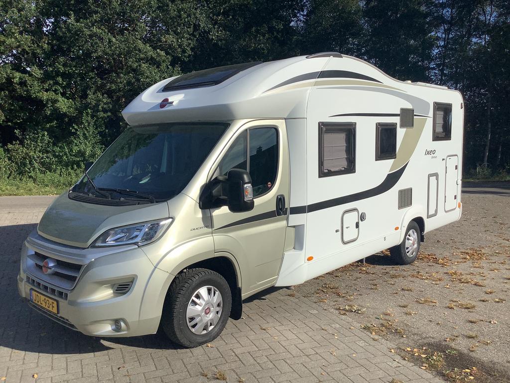 Camper Bürstner Ixeo Time  BJ: 2016, Ringverwarming, 7 tot 8 meter, Half-integraal, Info@vofbouwmeester.nl