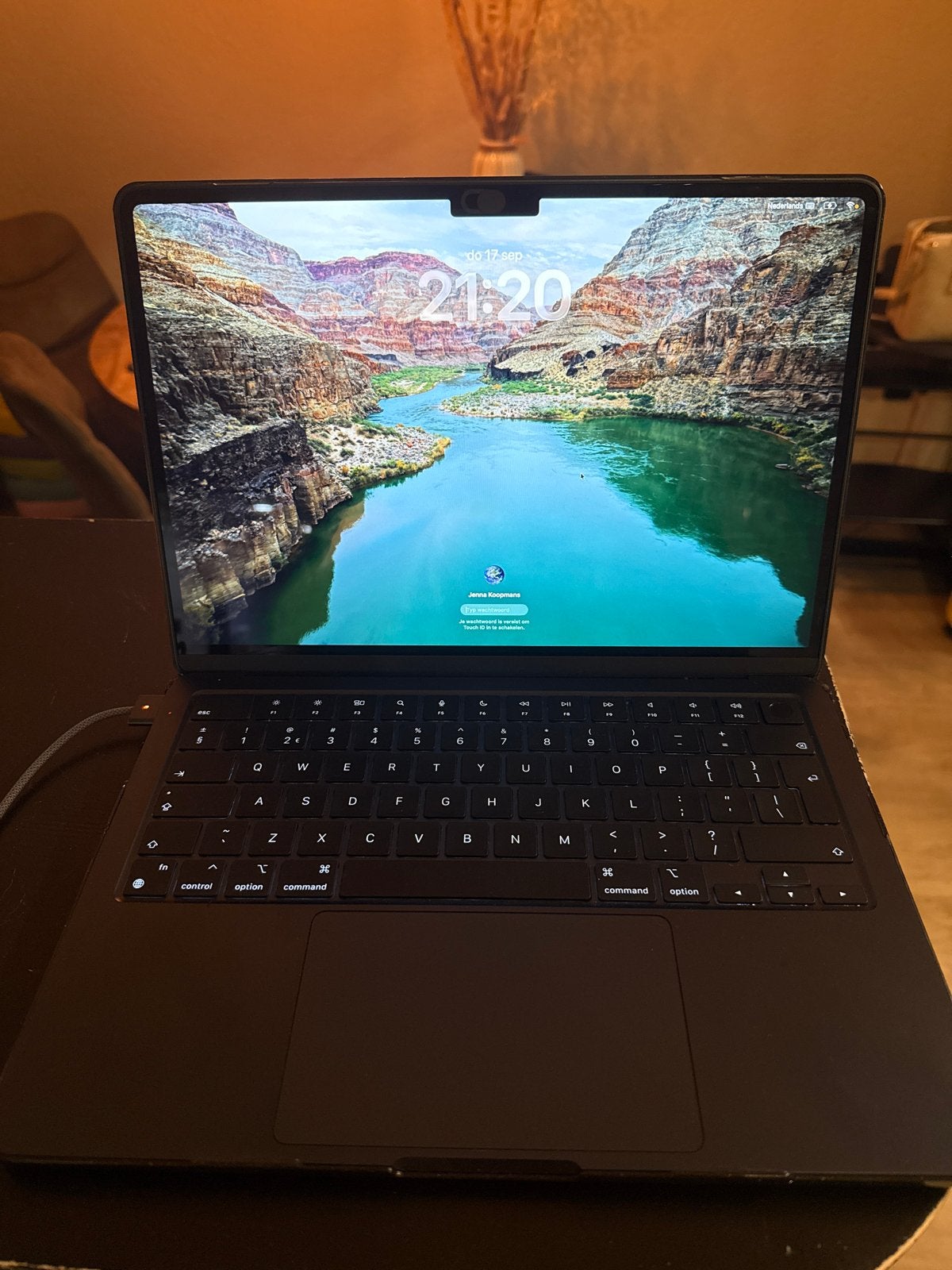 MacBook AirM2 黒　256GB MacBook Air M2 2022 - 13 inch, 8GB RAM, 256GB SSD (m2443790700