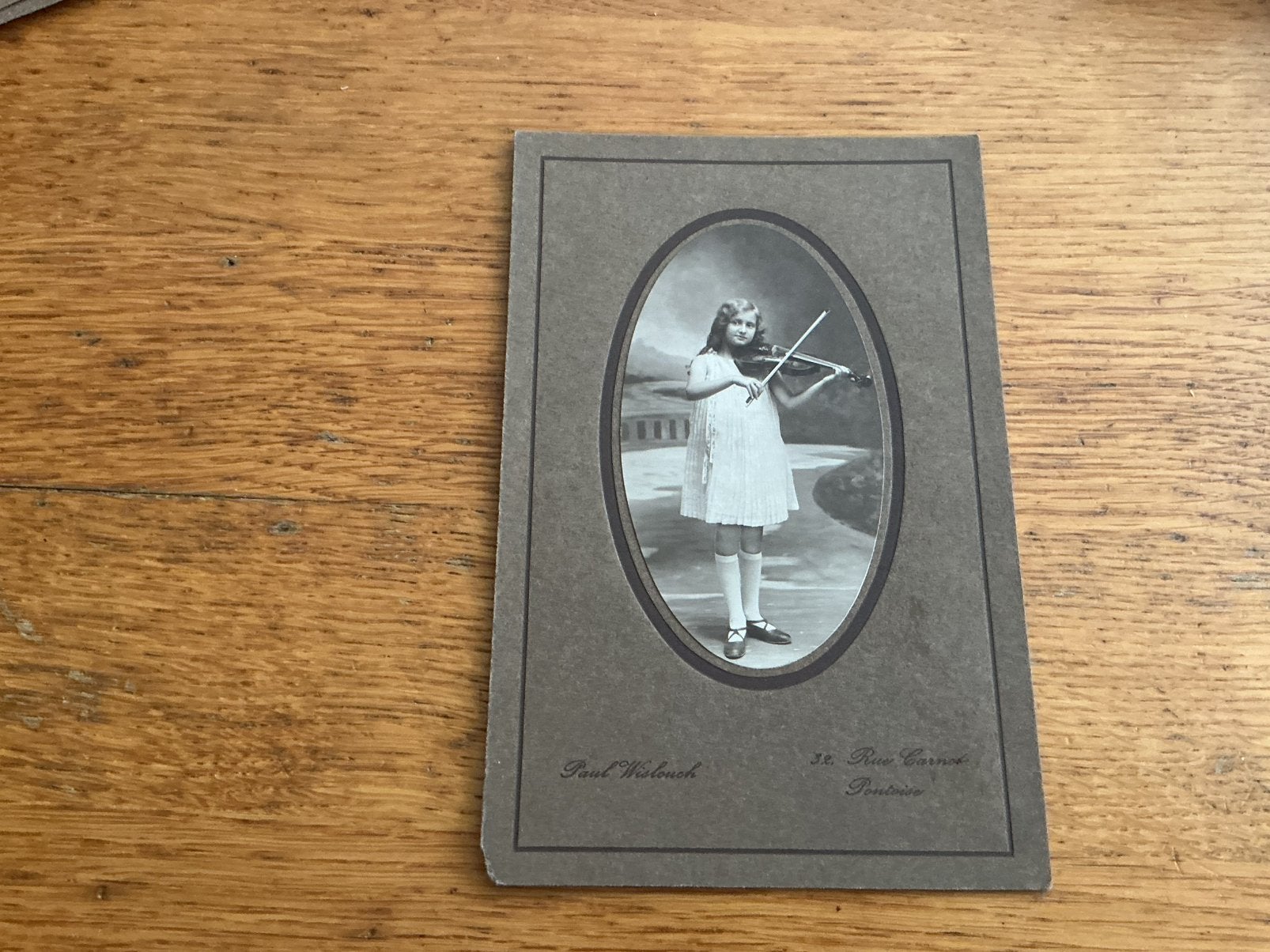 O336 meisje viool, Ophalen of Verzenden, Voor 1940, Kind