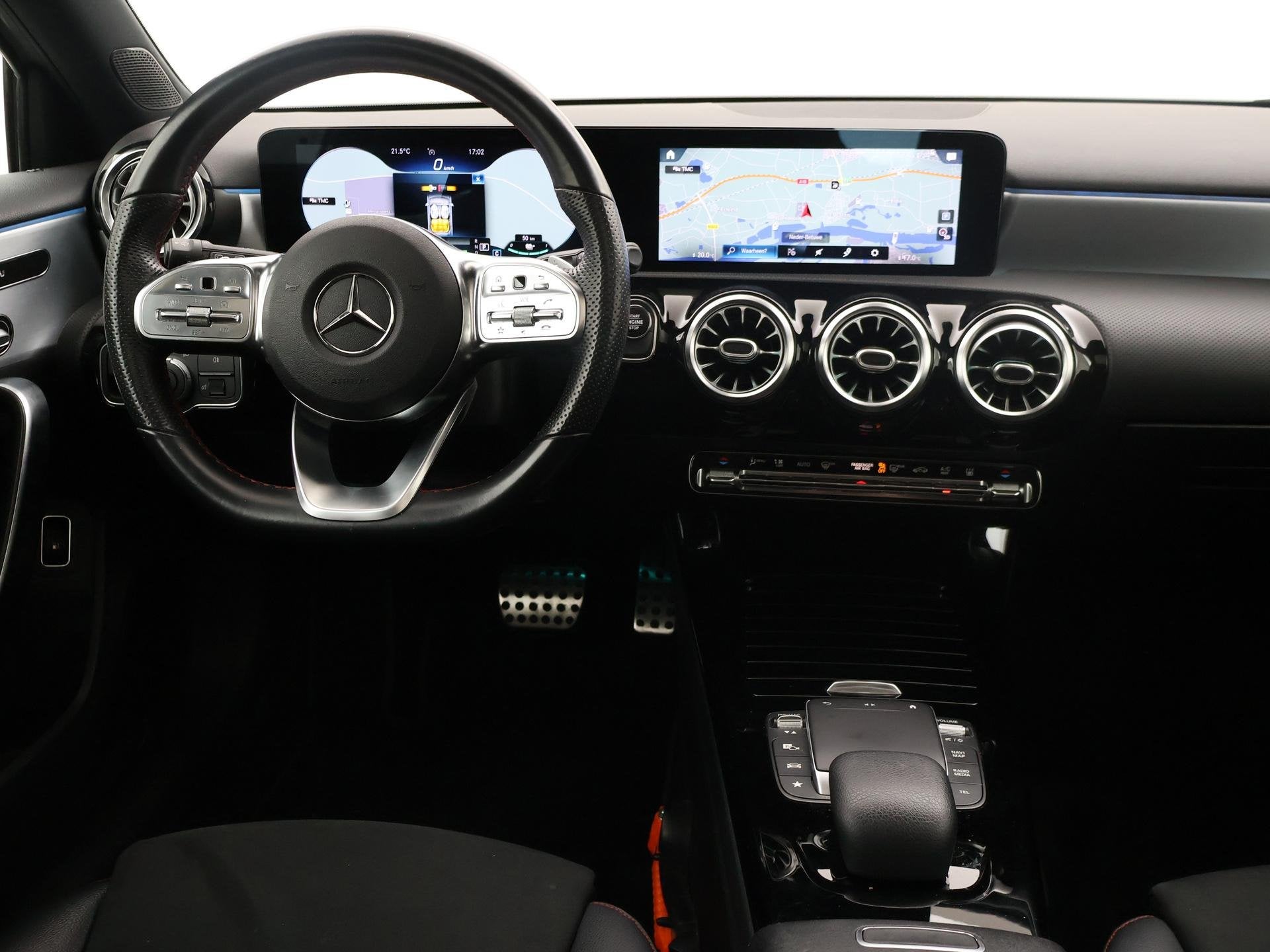 Mercedes-Benz A-klasse 250e AMG SPORT + PANORAMA | MEMORY |, Auto's, Mercedes-Benz, Gebruikt, 4 cilinders, 16 kWh, Bedrijf