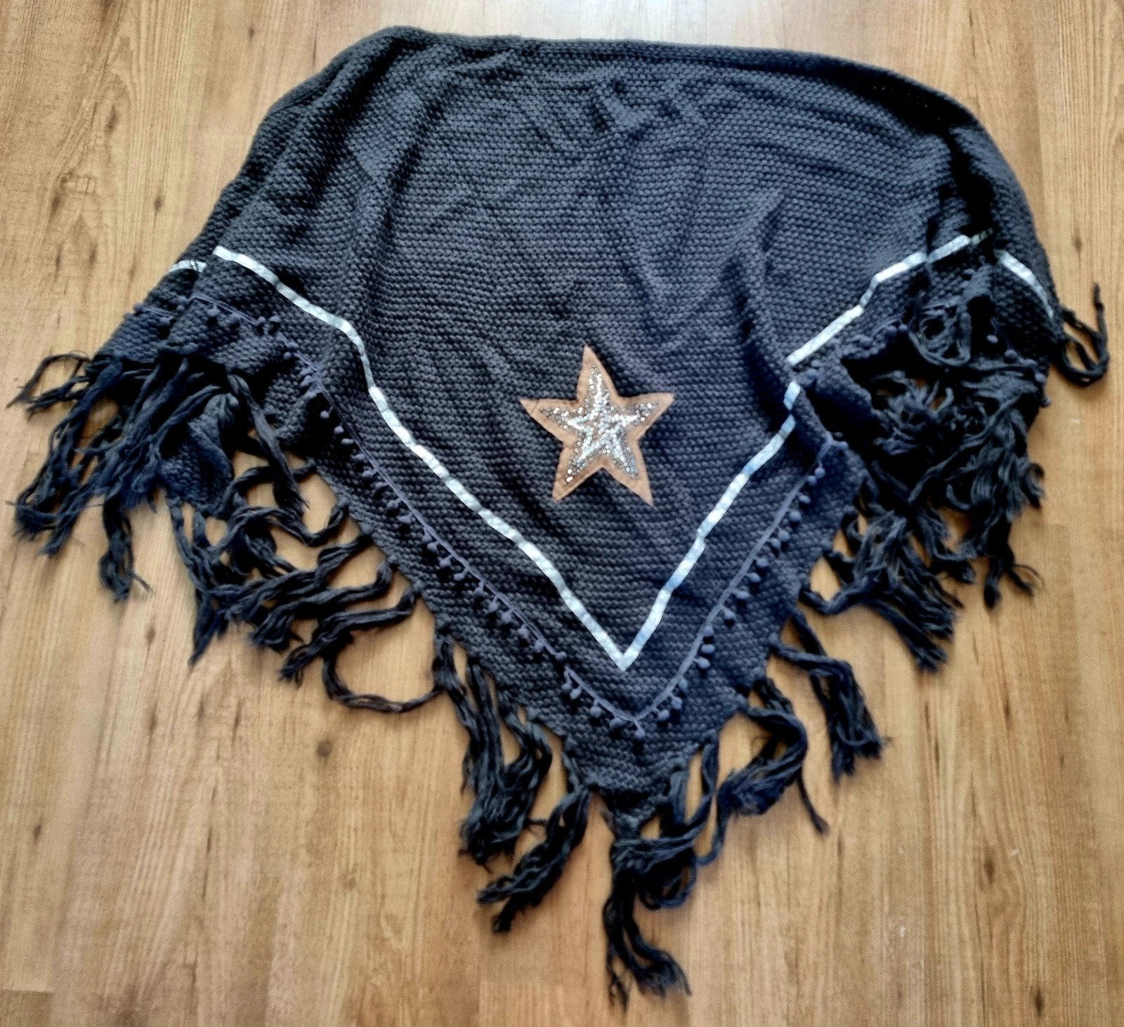 Donkergrijze omslagdoek met ster en franjes (2), Ophalen of Verzenden, Nieuw