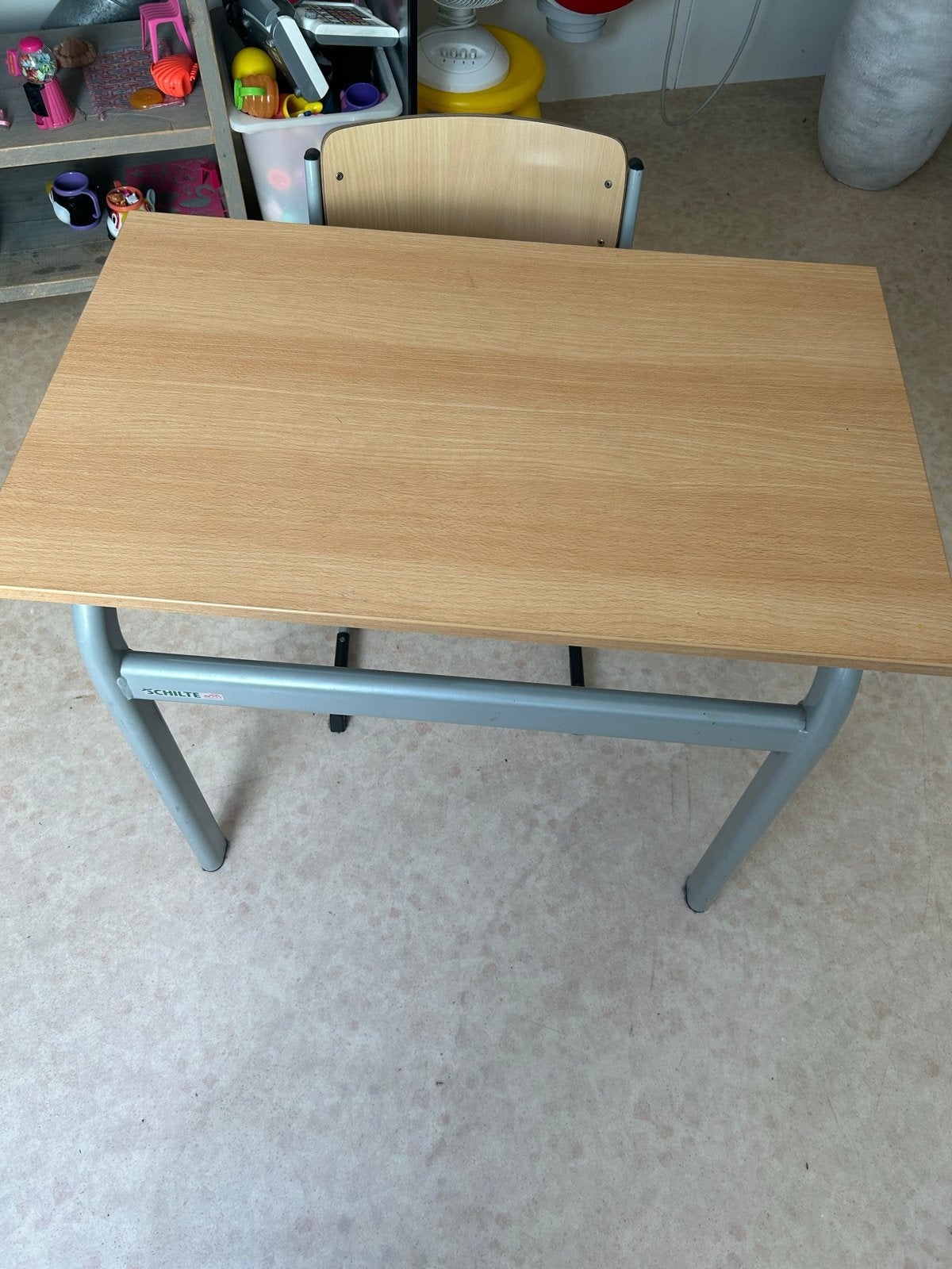 Schilte Kinderbureau met Stoel - Gebruikt, Ophalen, Opbergruimte, Gebruikt, Hout